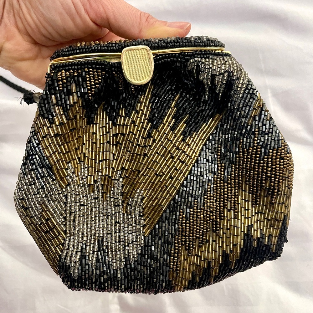 Vintage purse over 30 years old. Barely used if at all.